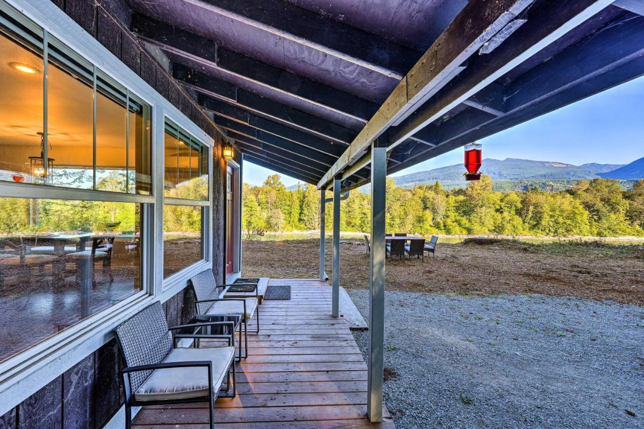 Dreamy Riverside Cabin With Fireplace And Grill Concrete 외부 사진